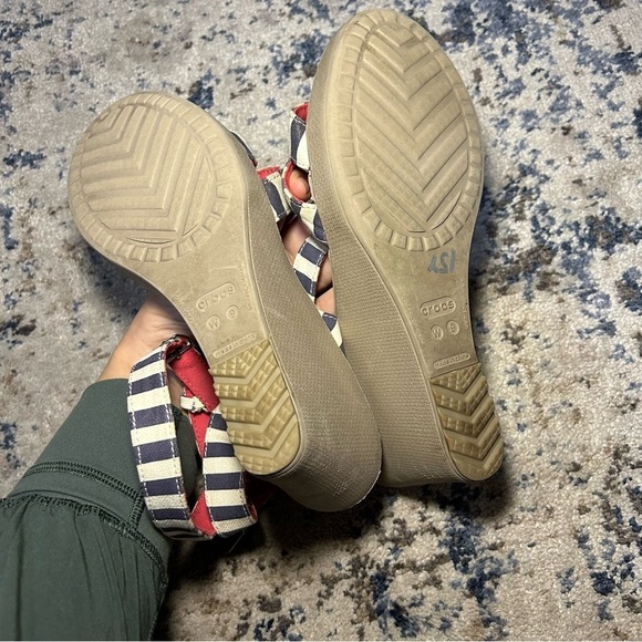 Crocs Nautical Leigh Graphic Blue & White Striped Wedge Sandals Size 9 - Picture 8 of 9